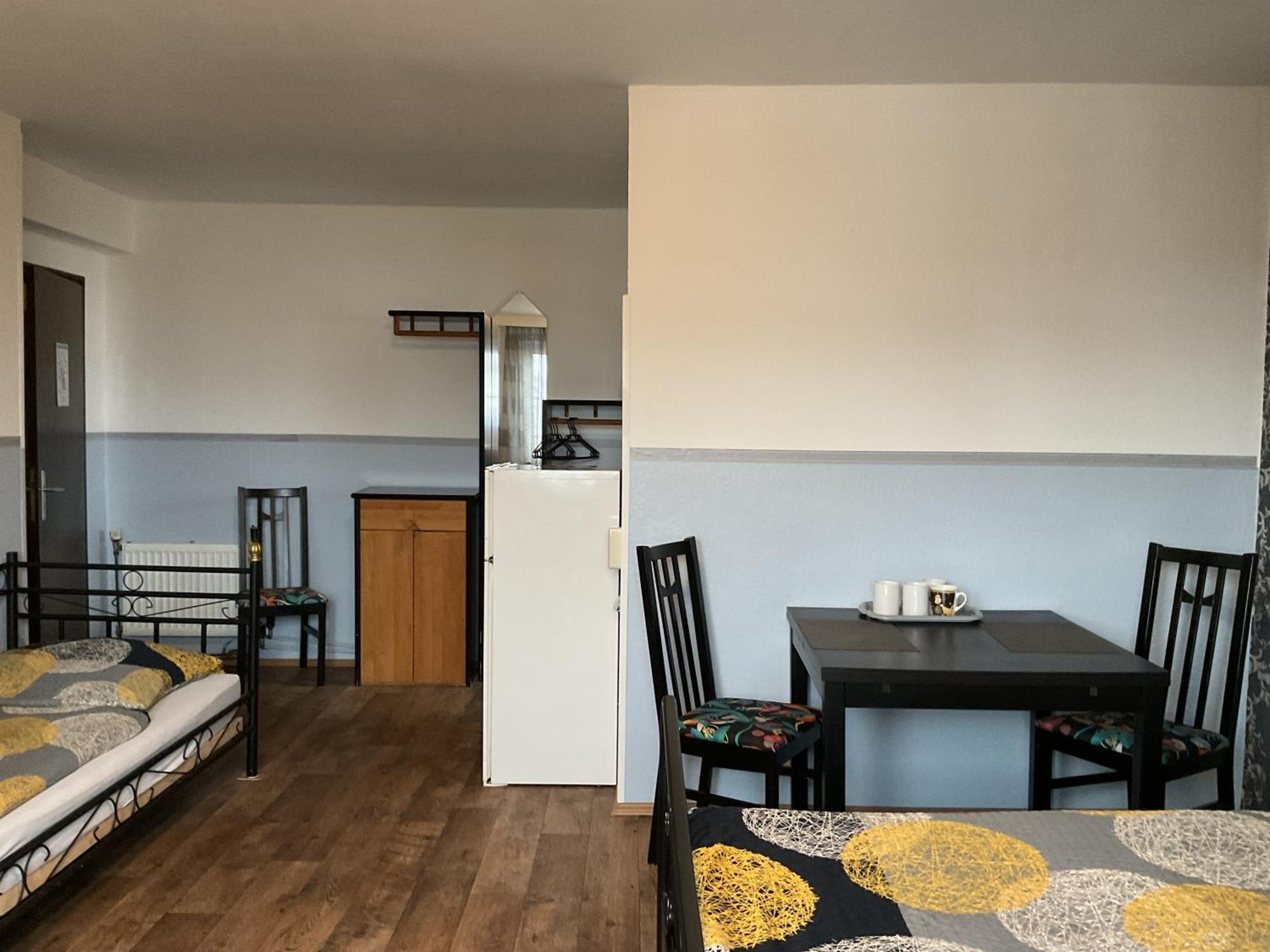Pension&Hostel Anna - Monteurzimmer ミュンヘン エクステリア 写真