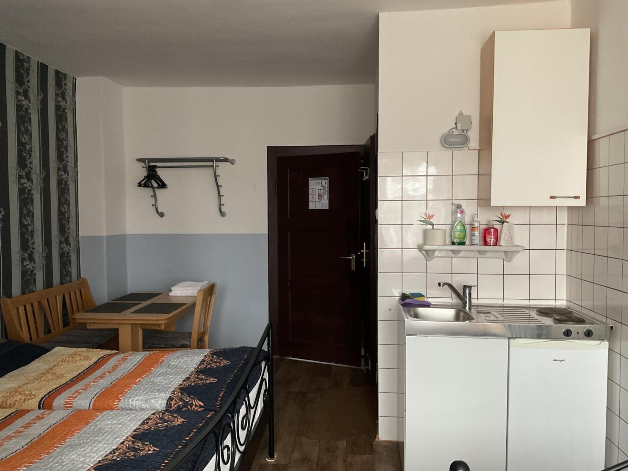 Pension&Hostel Anna - Monteurzimmer ミュンヘン エクステリア 写真
