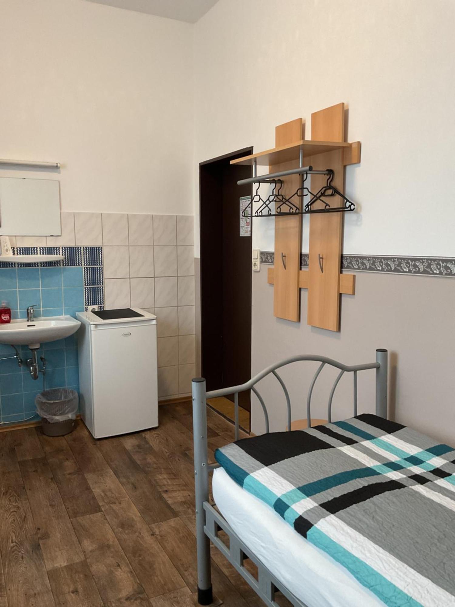 Pension&Hostel Anna - Monteurzimmer ミュンヘン エクステリア 写真