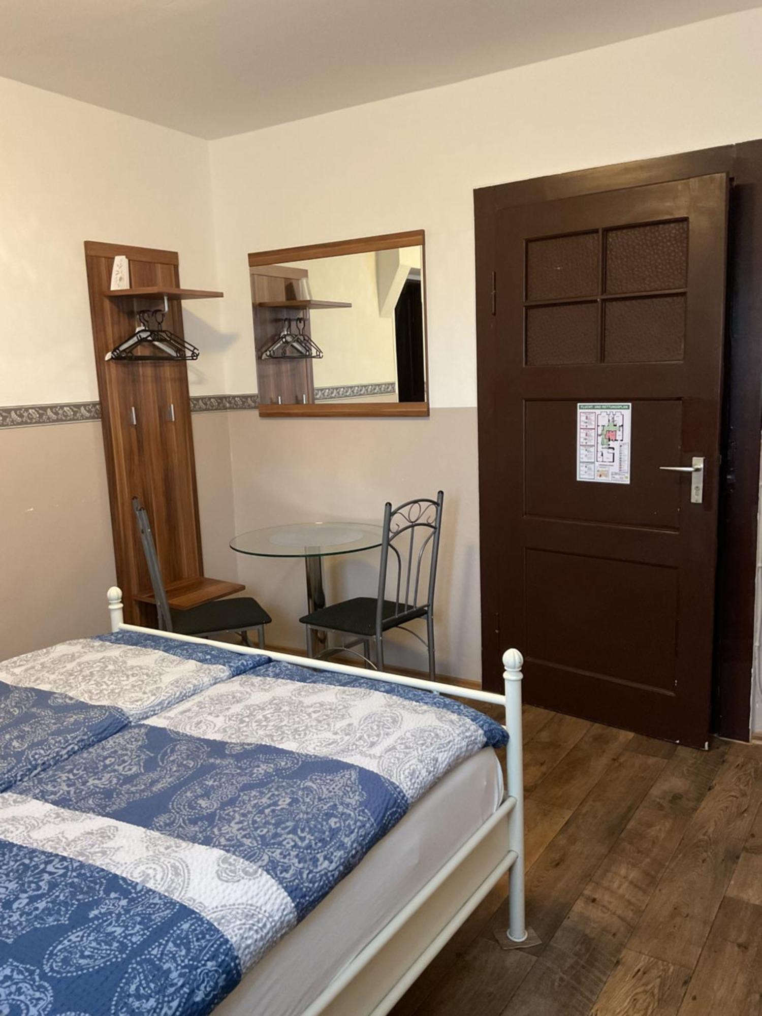 Pension&Hostel Anna - Monteurzimmer ミュンヘン エクステリア 写真