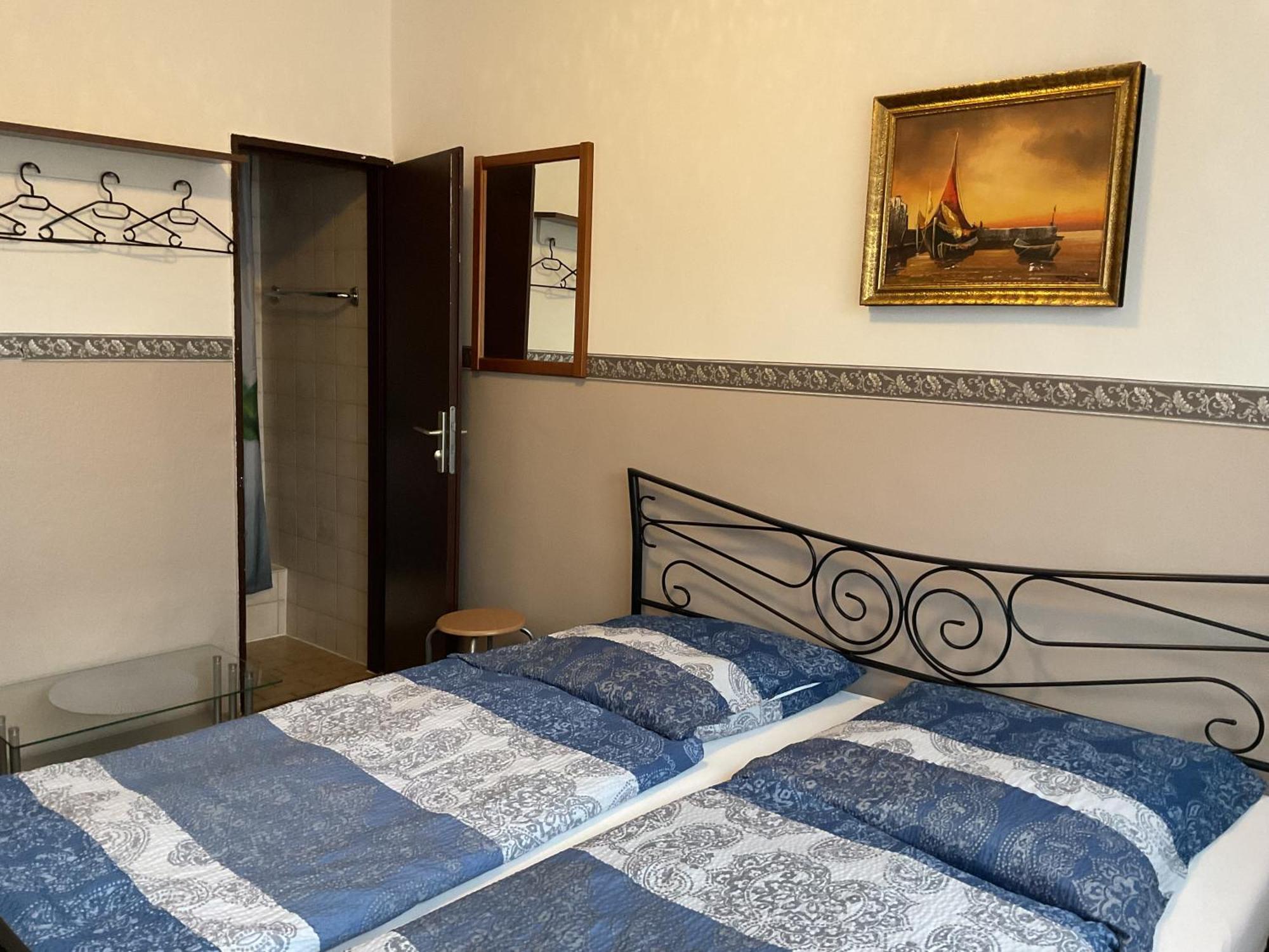 Pension&Hostel Anna - Monteurzimmer ミュンヘン エクステリア 写真